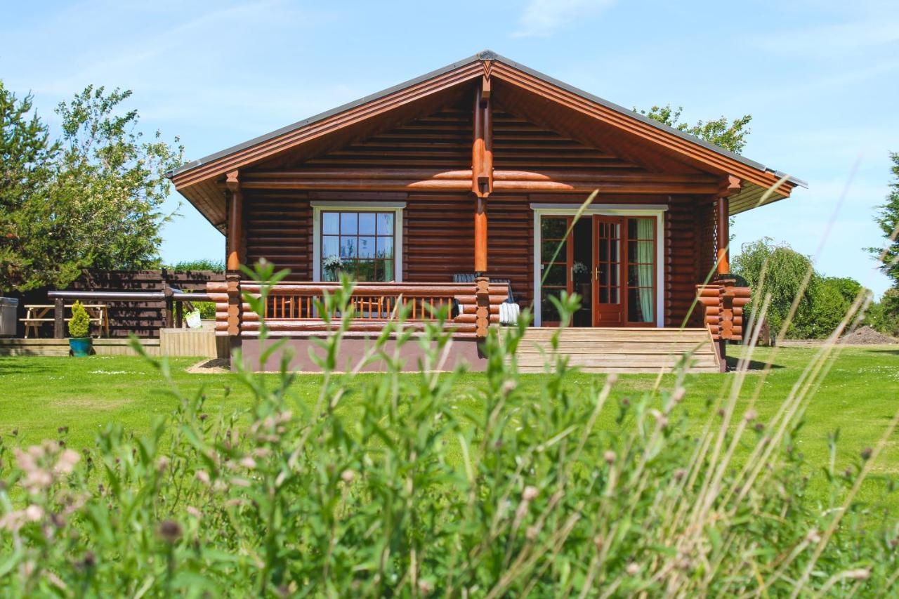 Bunnahahbain - Two Bedroom Luxury Log Cabin With Private Hot Tub Berwick Upon Tweed Exterior photo